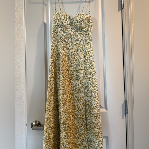 Beautiful Midi, Balconette Floral Summer Dress - Picture 3 of 10